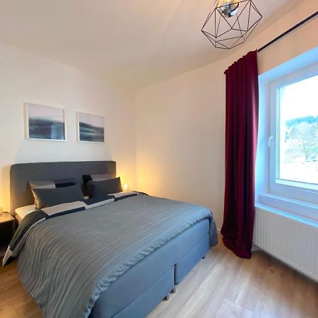White Inn - Ferienwohnung Mit Terrasse Mürzzuschlag Buitenkant foto