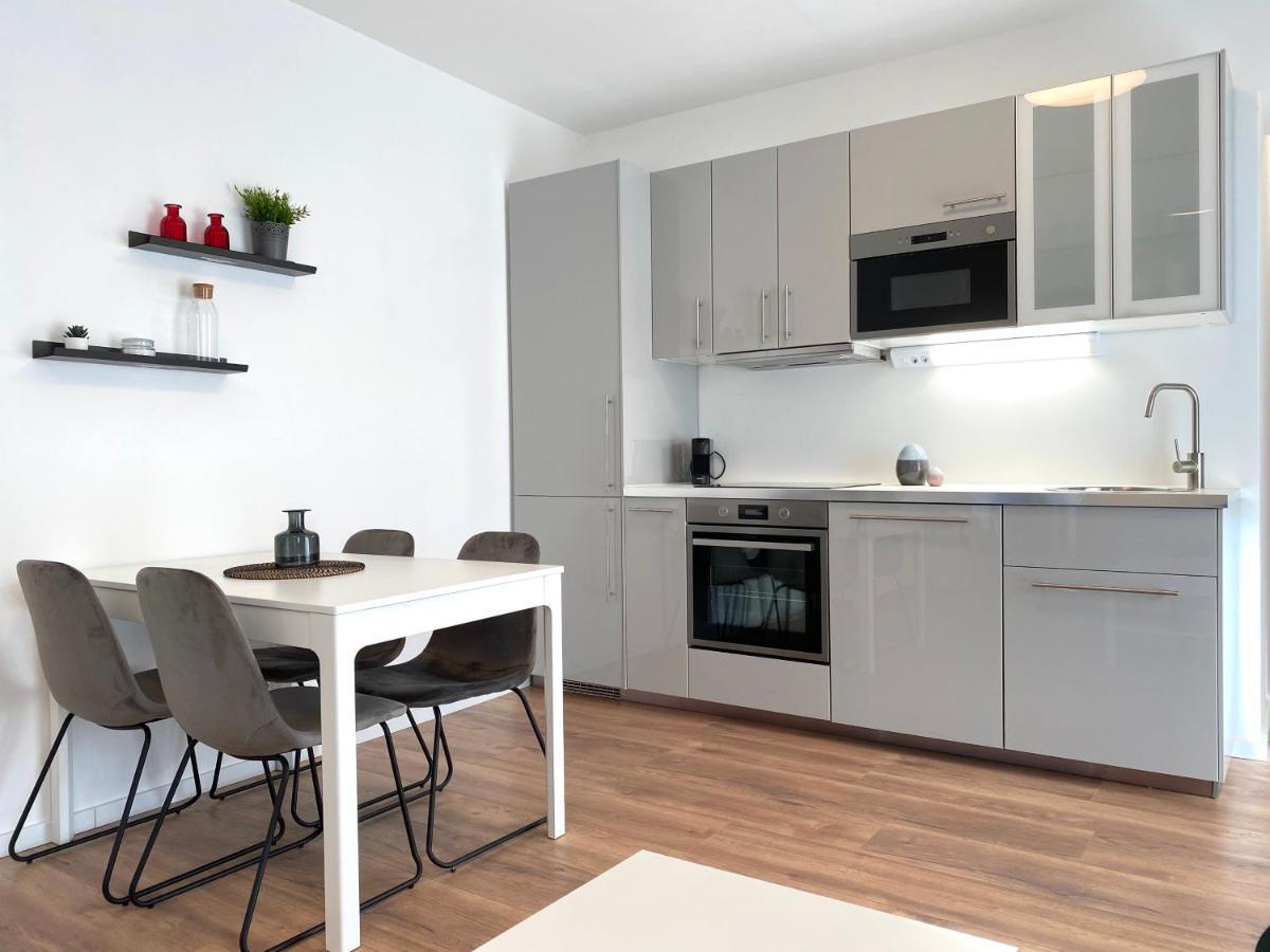 White Inn - Ferienwohnung Mit Terrasse Mürzzuschlag Buitenkant foto