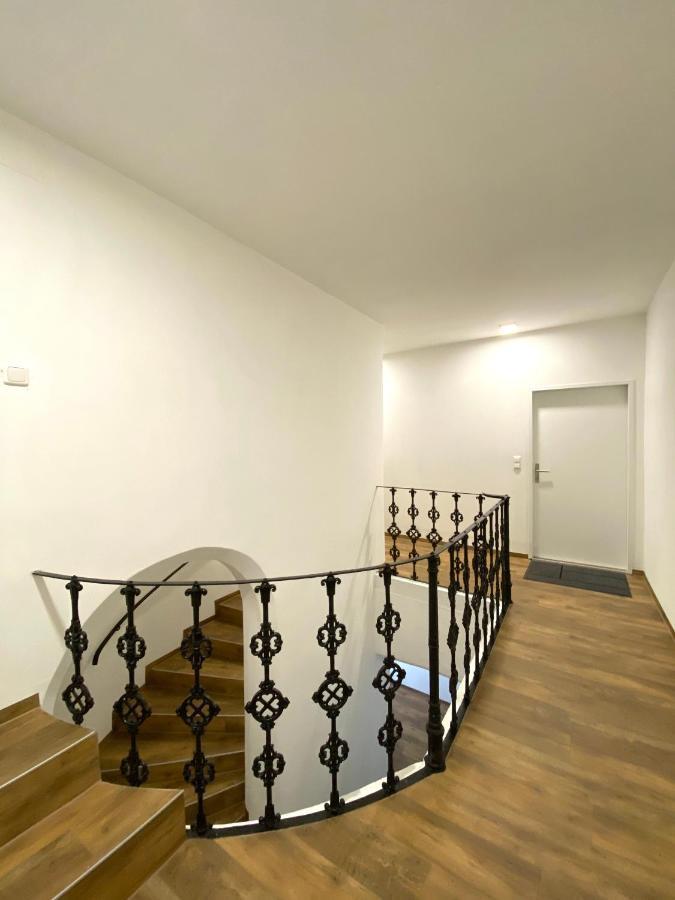 White Inn - Ferienwohnung Mit Terrasse Mürzzuschlag Buitenkant foto