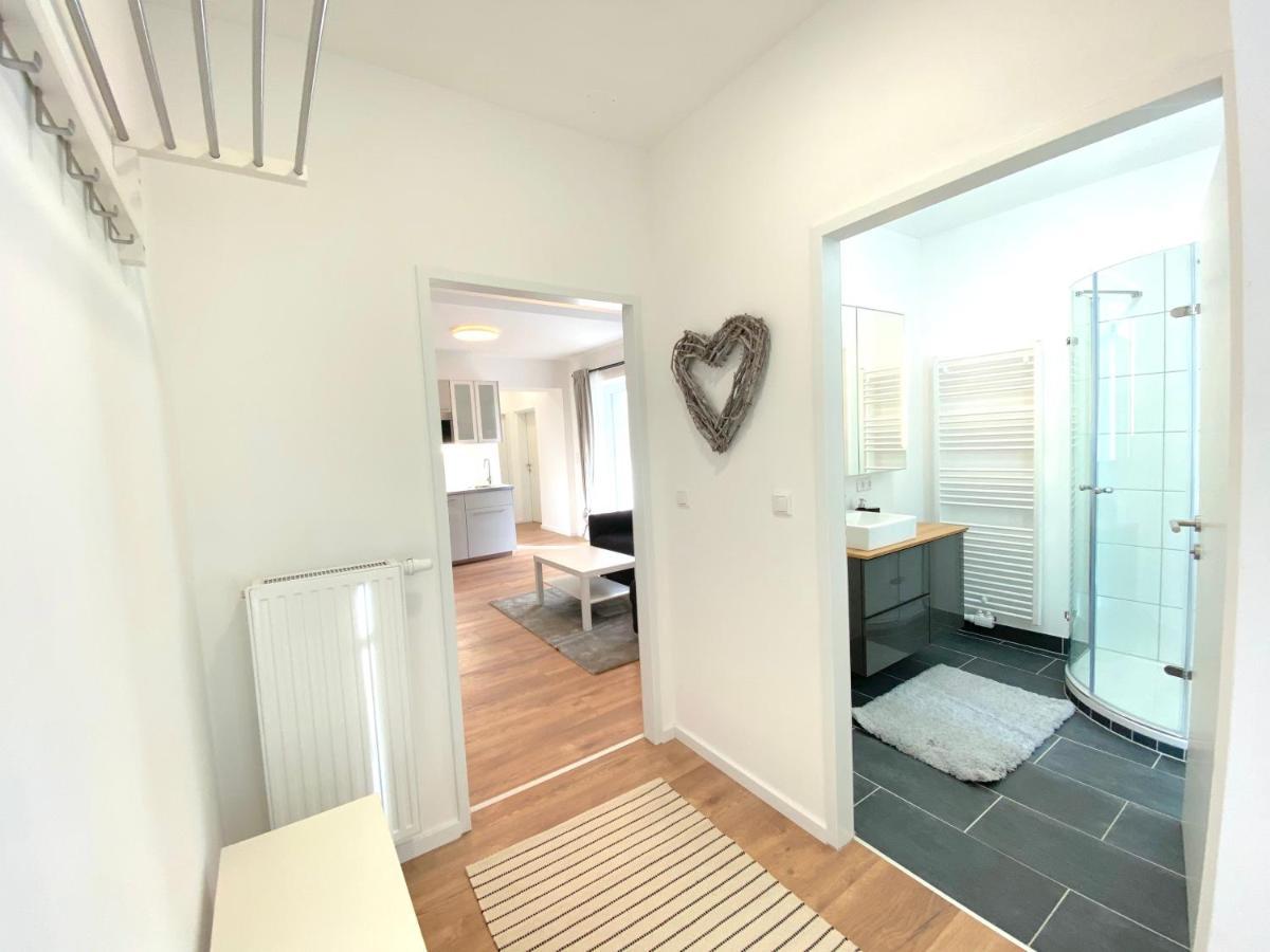 White Inn - Ferienwohnung Mit Terrasse Mürzzuschlag Buitenkant foto